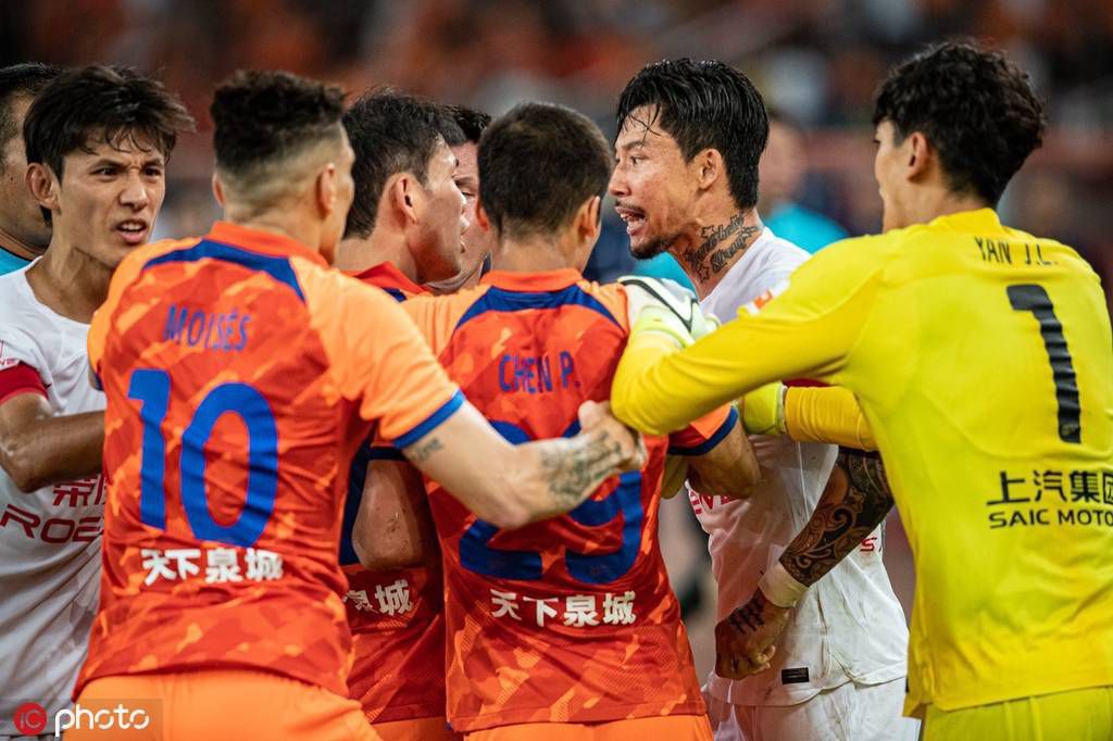 推荐：利物浦欧联杯前瞻：西汉姆 VS 弗赖堡时间：2023-12-15 04:00西汉姆联在上轮联赛的客场被富勒姆按在地上摩擦，5球大败毫无招架之力。